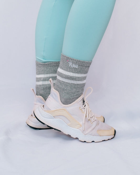 Calcetines Grises con Raya Blanca